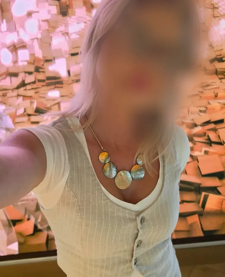 Laura, 36