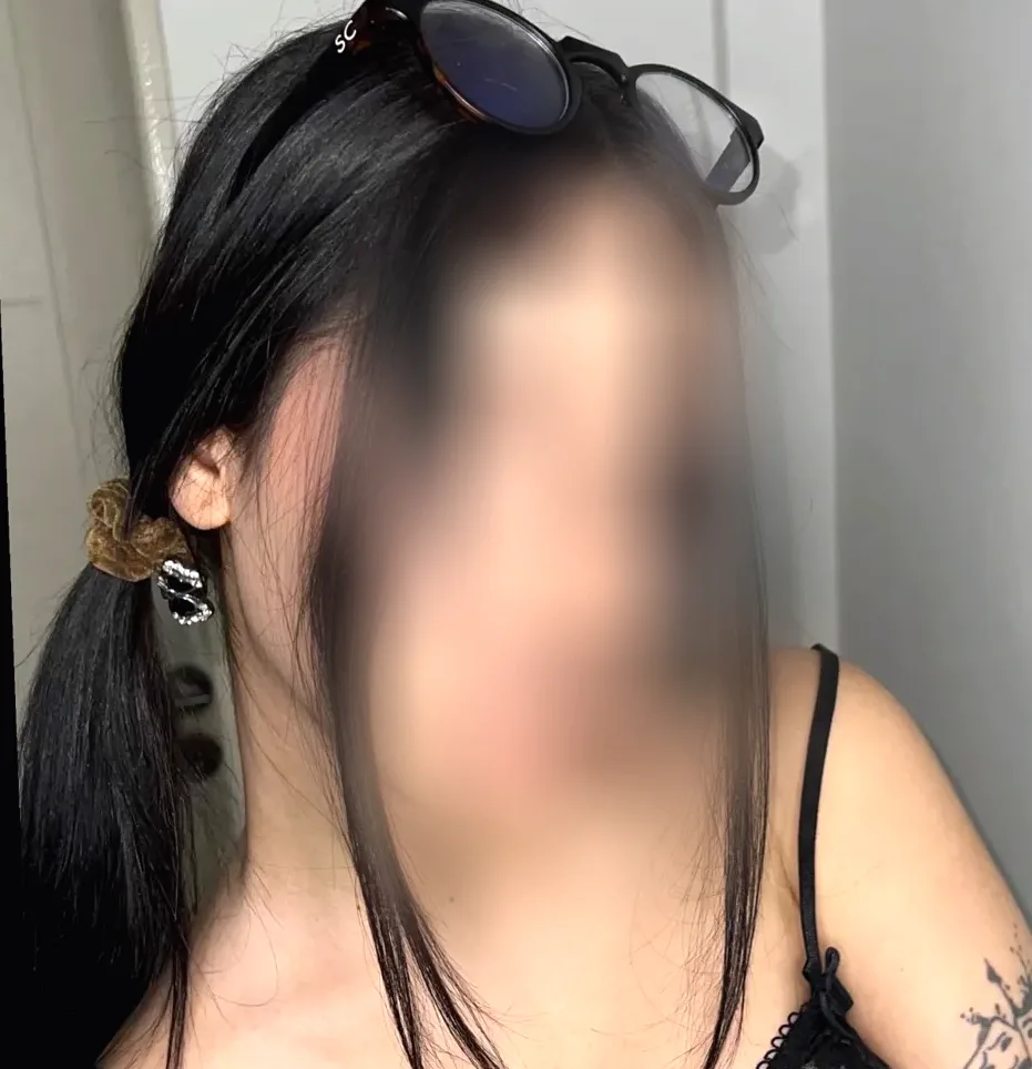 Lilly, 22