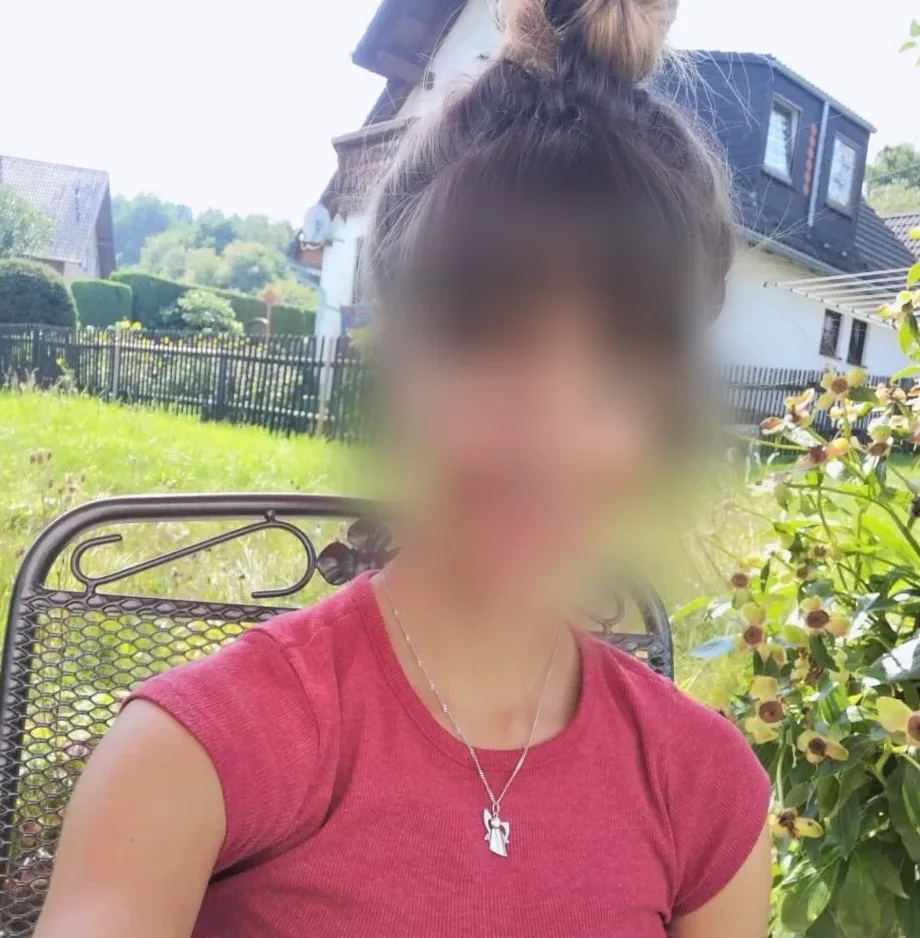 Lilly, 24