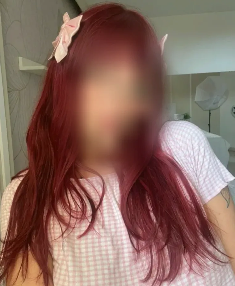 Simone, 25